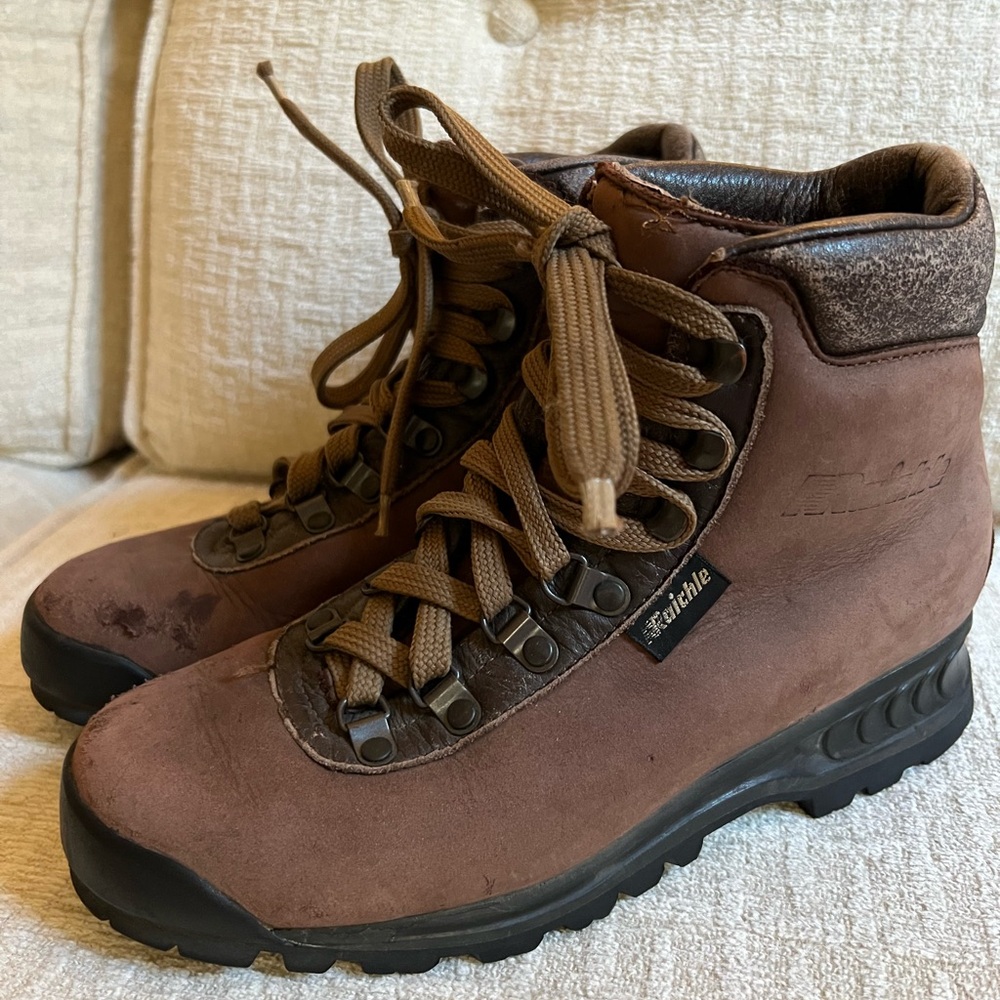 Vintage Raichle Hiking Boots 
Womens size 6.5